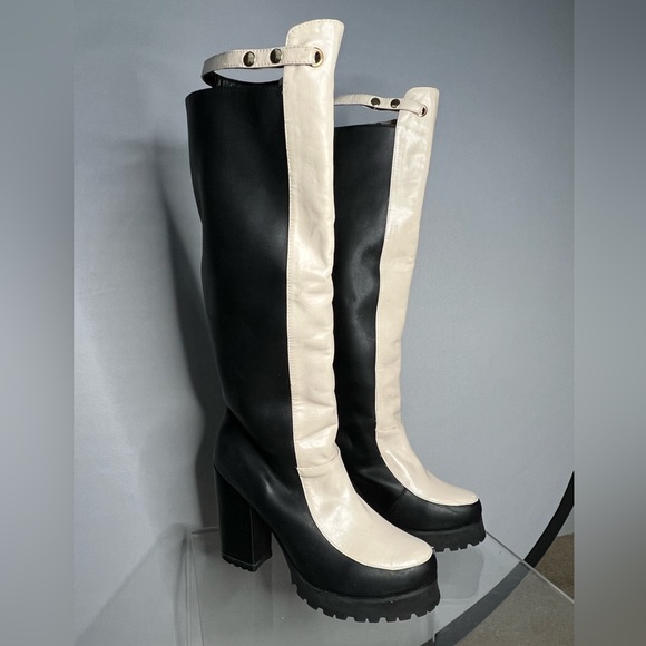 Cri de Coeur x Arden Wohl Women’s Tennyson Vegan Statement Boot in Black/White - Picture 1 of 7